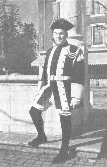 Un costume de cavalier sarde aux couleurs de Carouge.